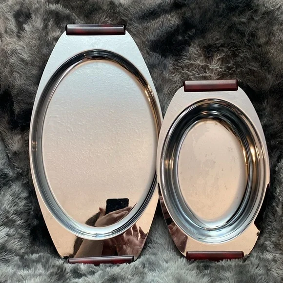 2 Vintage Chrome Serving
Trays made in Quebec - Picture 8 of 16